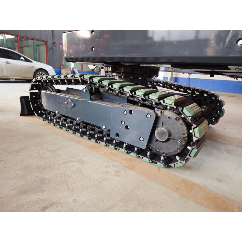 Replace the rubber track of the small excavator with a steel track made of beef tendon blocks