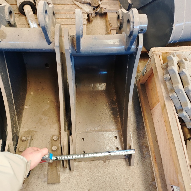 Small excavator equipped with loading attachments - small bucket/narrow bucket