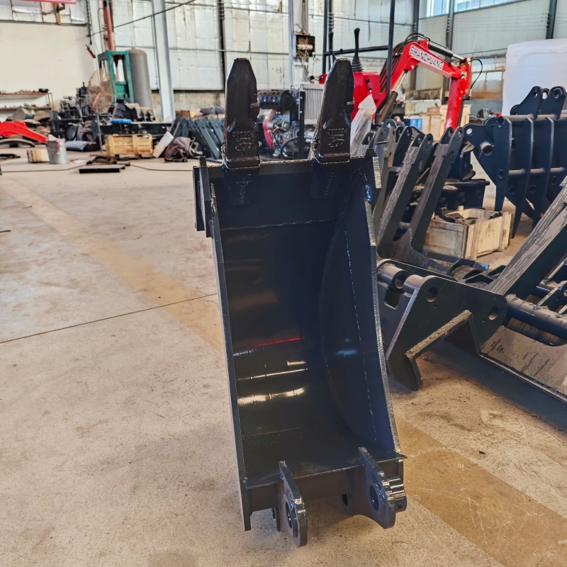 Small excavator equipped with loading attachments - small bucket/narrow bucket