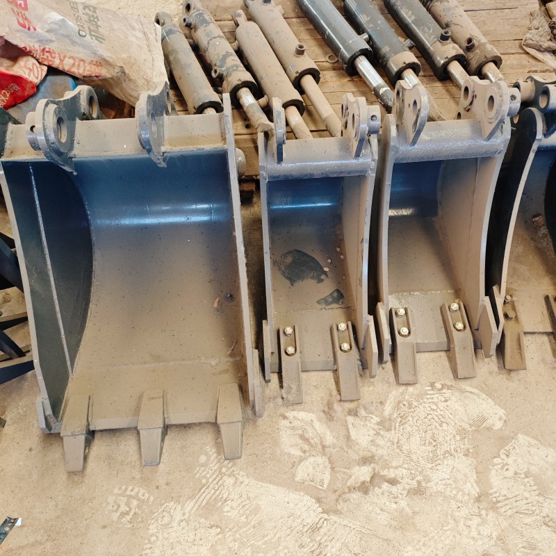 Small excavator equipped with loading attachments - small bucket/narrow bucket
