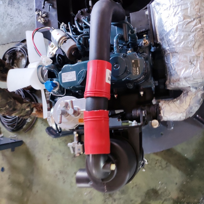 Small excavator engine - Kubota D722 engine