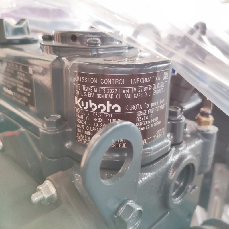 Small excavator engine - Kubota D722 engine