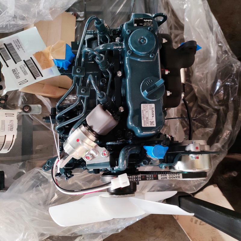 Small excavator engine - Kubota D722 engine