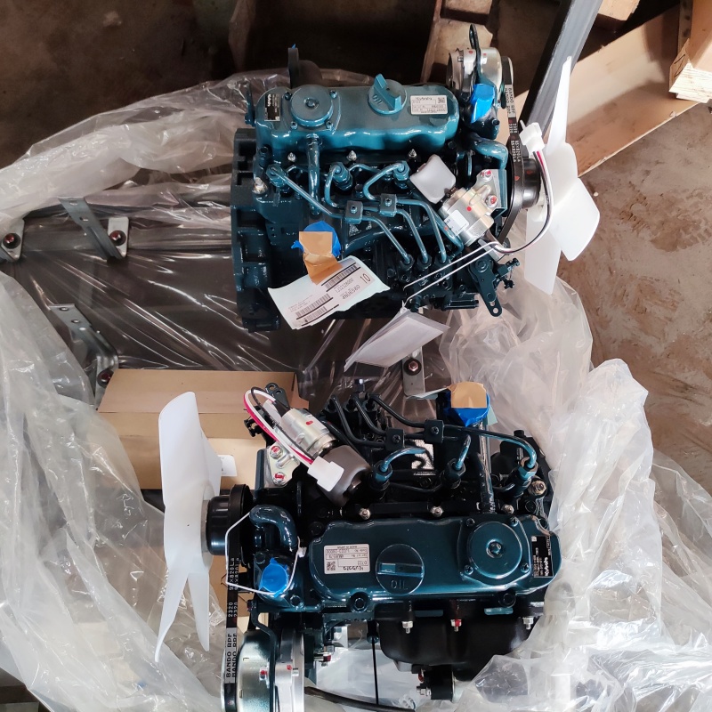Small excavator engine - Kubota D722 engine