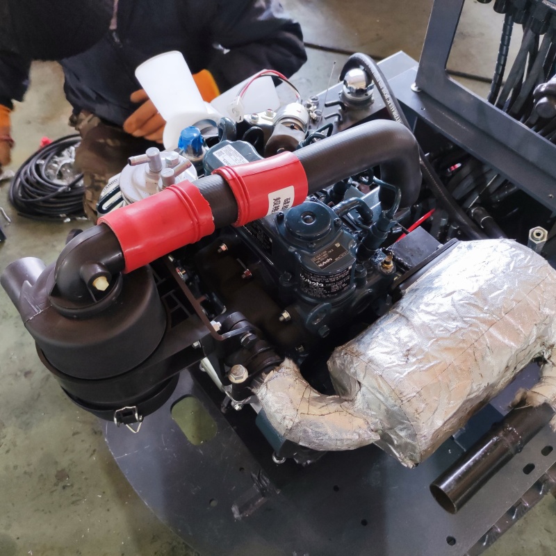 Small excavator engine - Kubota D722 engine