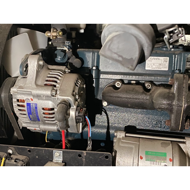 Small excavator engine - Kubota D902 engine