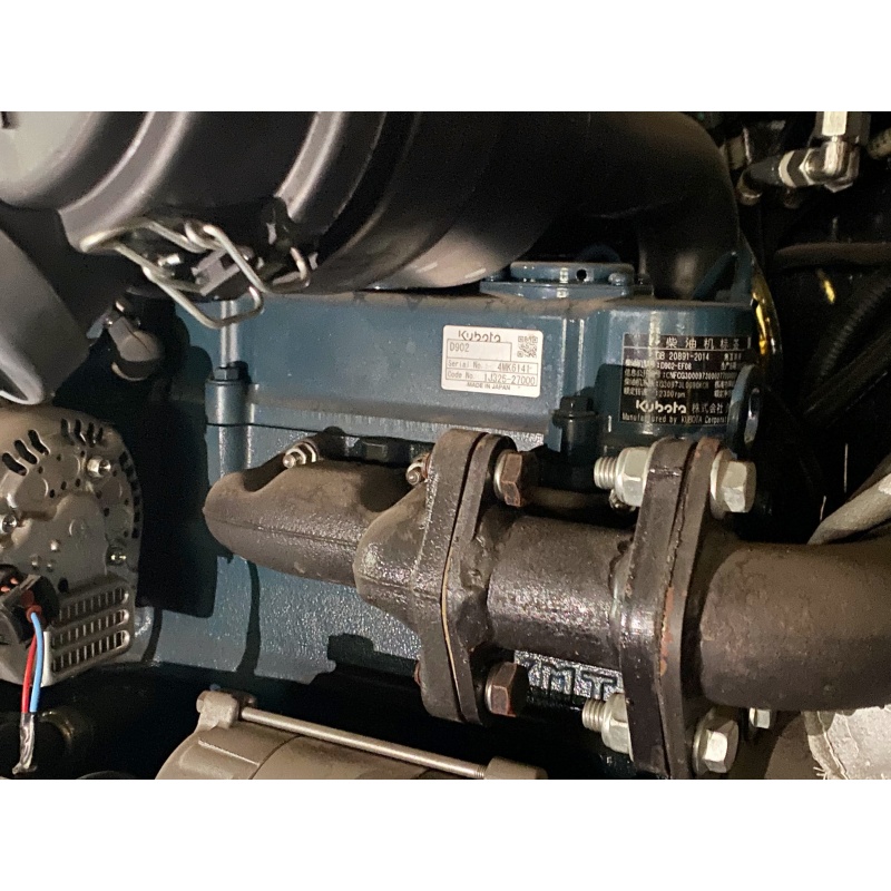 Small excavator engine - Kubota D902 engine