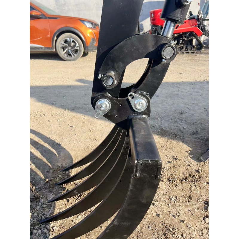 Small excavator attachments-large multi-tooth rake (grass rake)