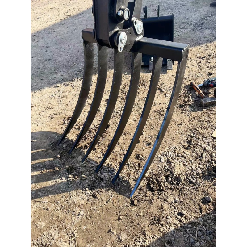 Small excavator attachments-large multi-tooth rake (grass rake)