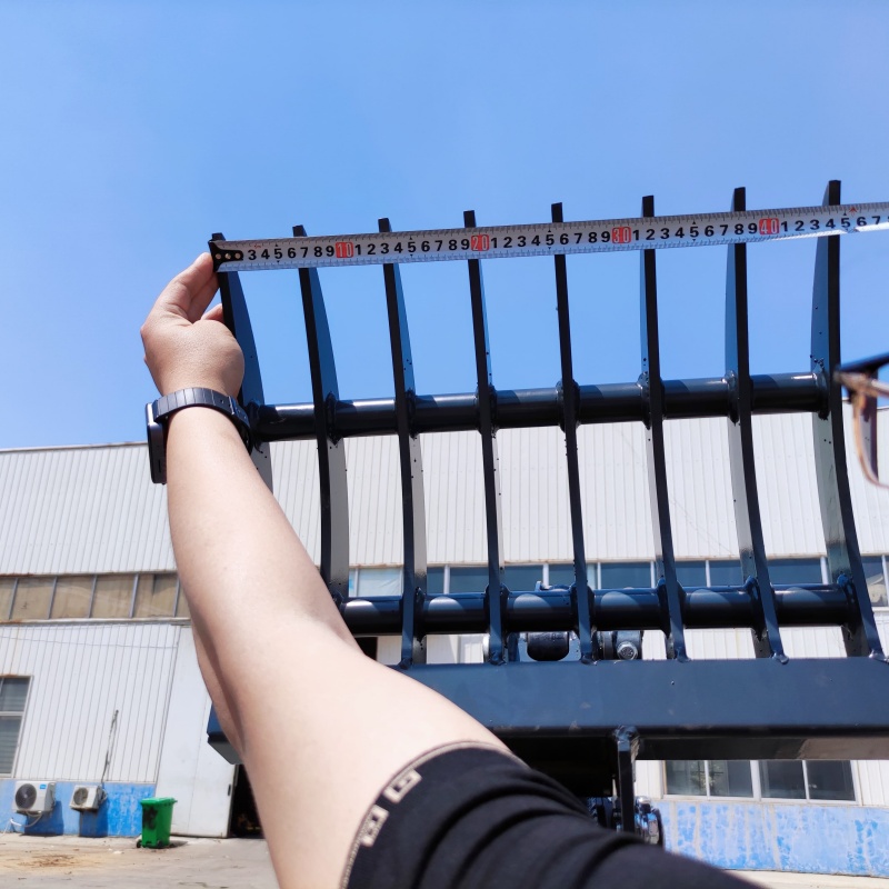 Small excavator attachment-multifunctional multi-tooth rake (grass rake)