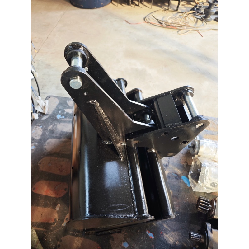 Mini excavator - mechanical shell opening and closing bucket