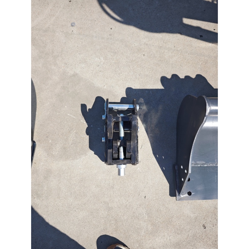 Mini excavator-mechanical quick-change head