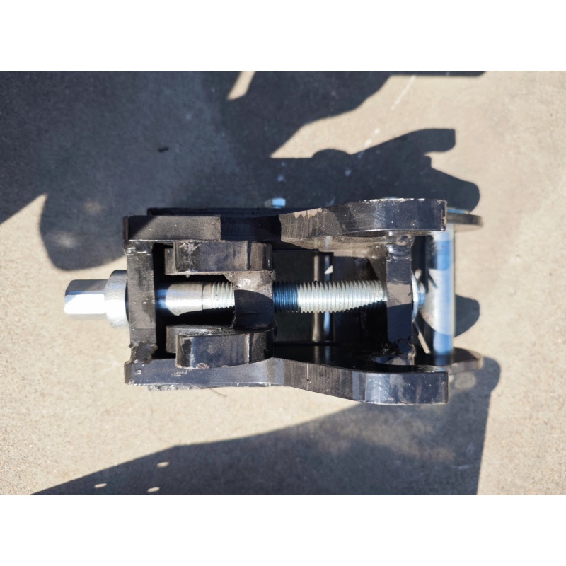 Mini excavator-mechanical quick-change head
