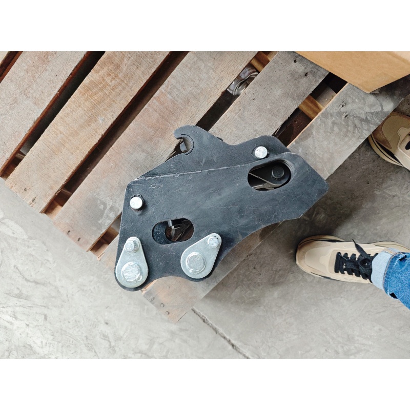 Mini excavator-mechanical quick-change head