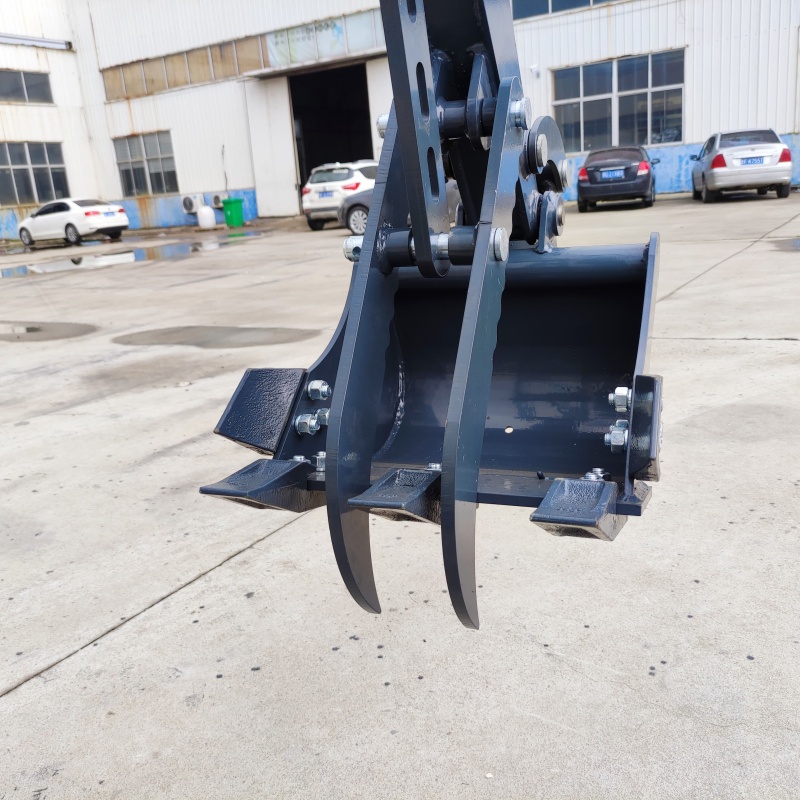 Small excavator attachment-mechanical thumb bucket