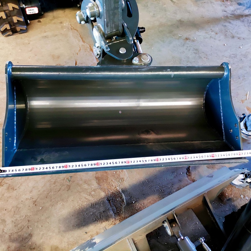 Small excavator attachment-tilting bucket