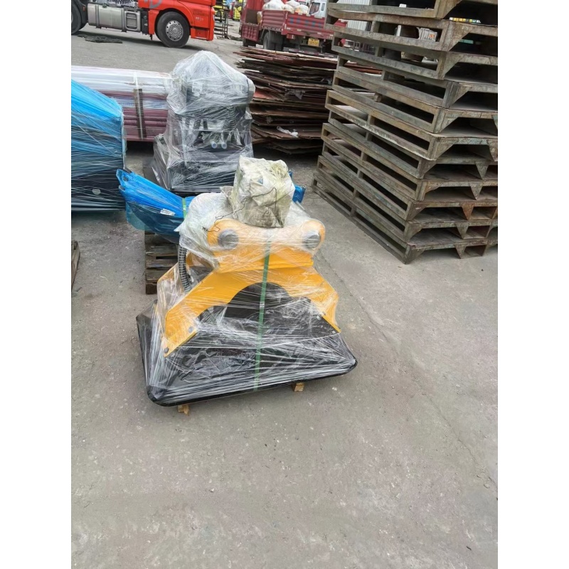 Mini excavator attachment: Vibration compactor