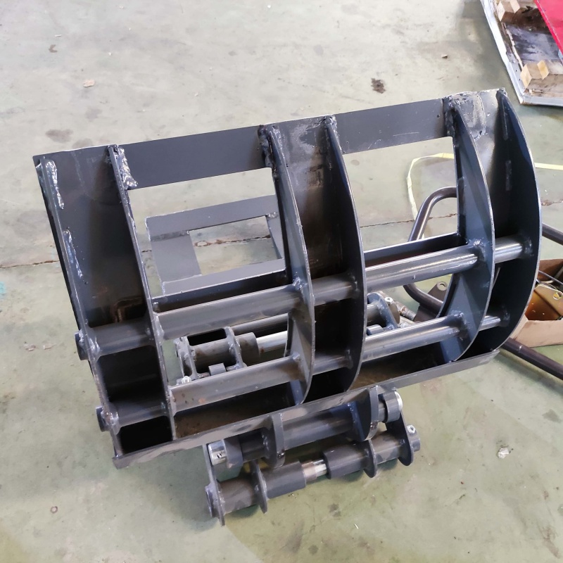 Mini excavator attachment: Grass and tree grabber