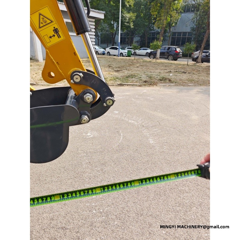A mini excavator for interior decoration work, suitable for use inside elevator doors.