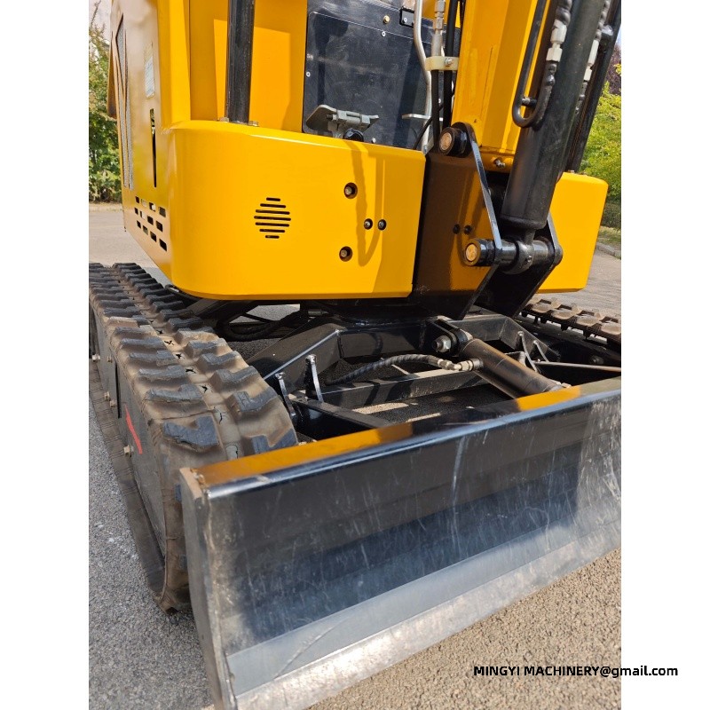 mini excavator with thumb