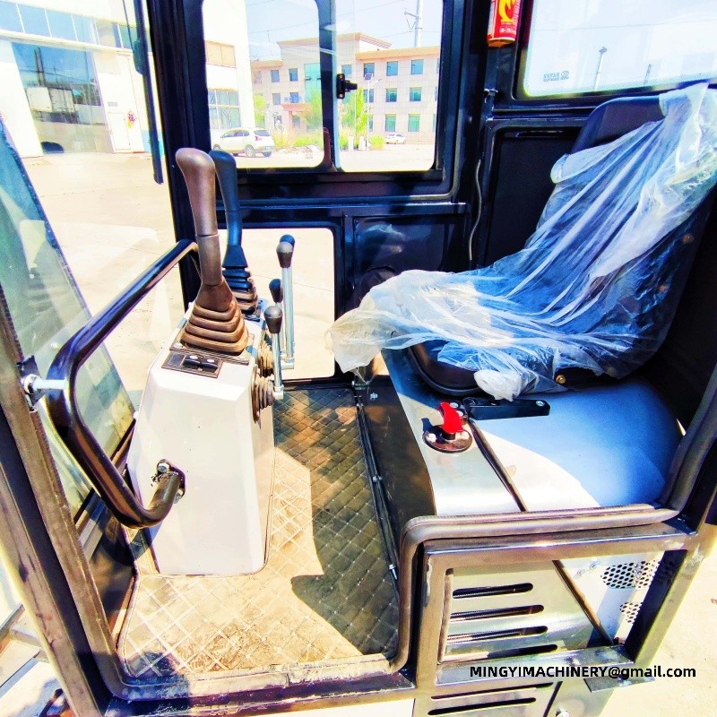 Full sealing of cab for small excavator