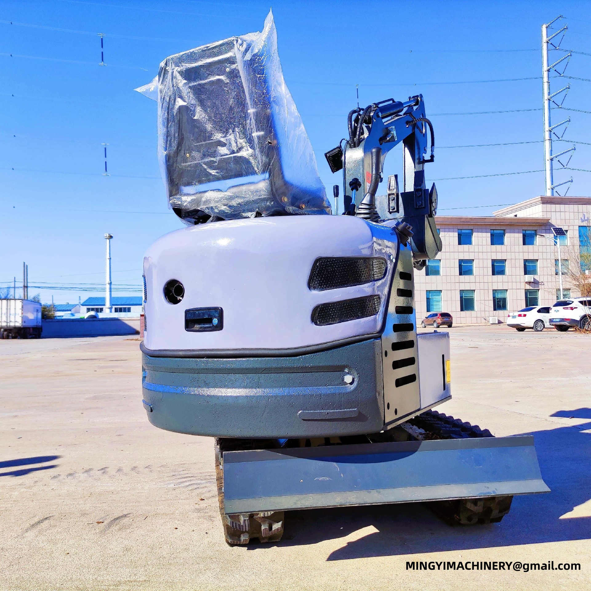 mini excavator for road repair