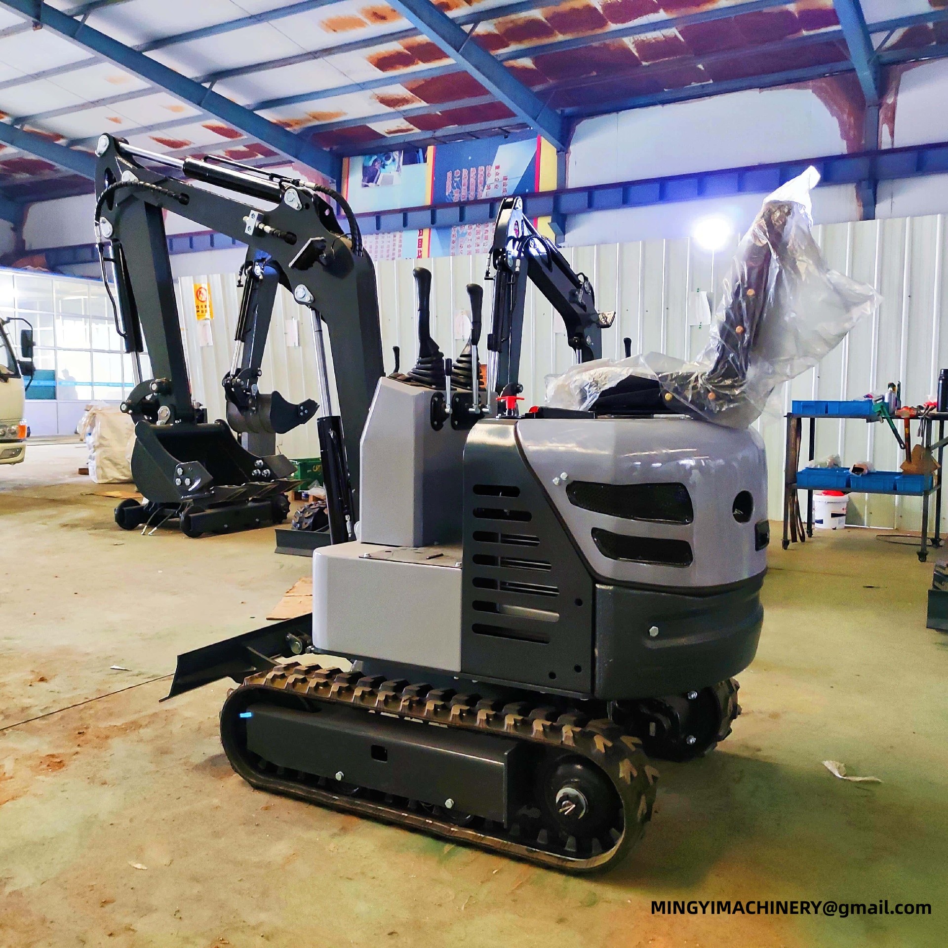 mini excavator for road repair