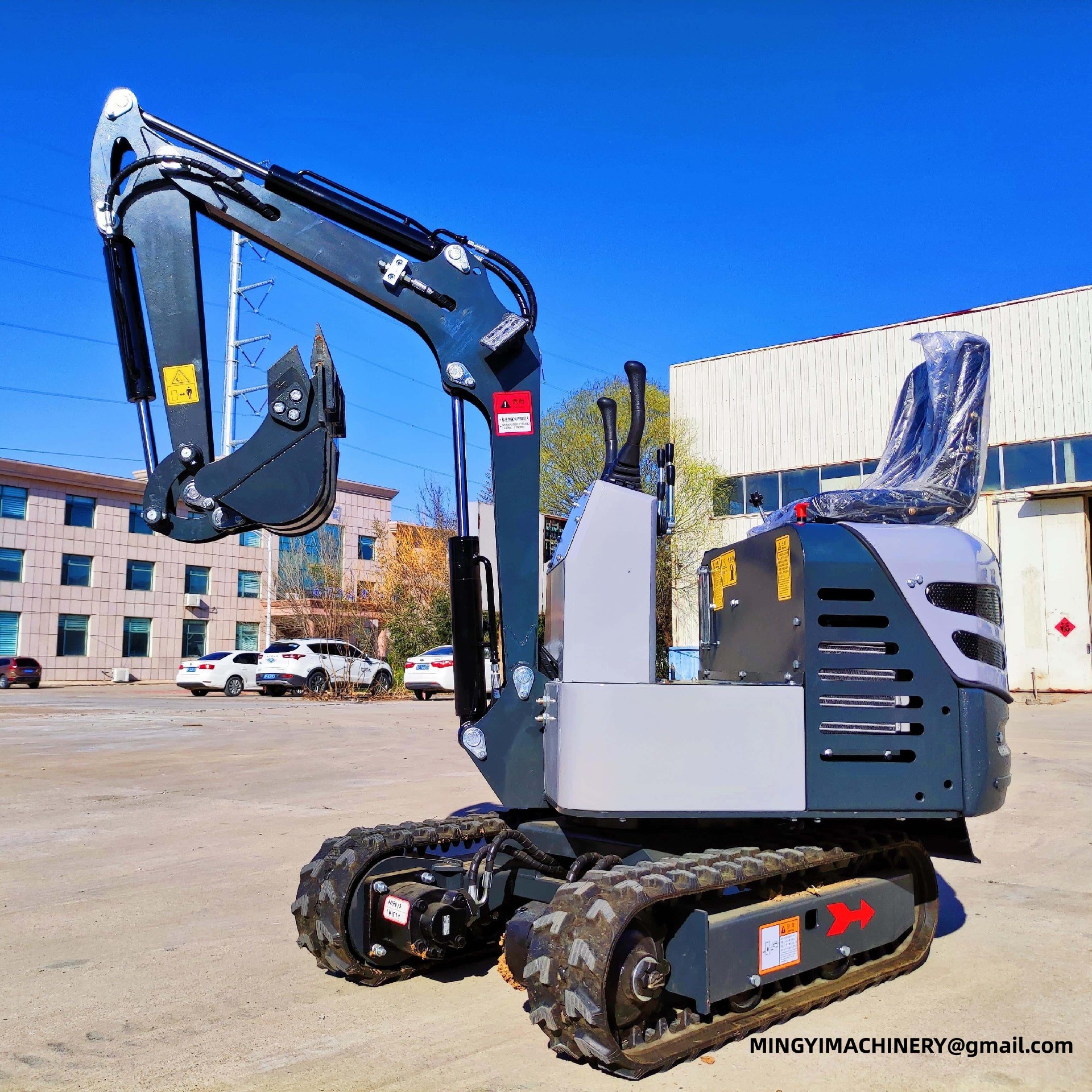 mini excavator for road repair