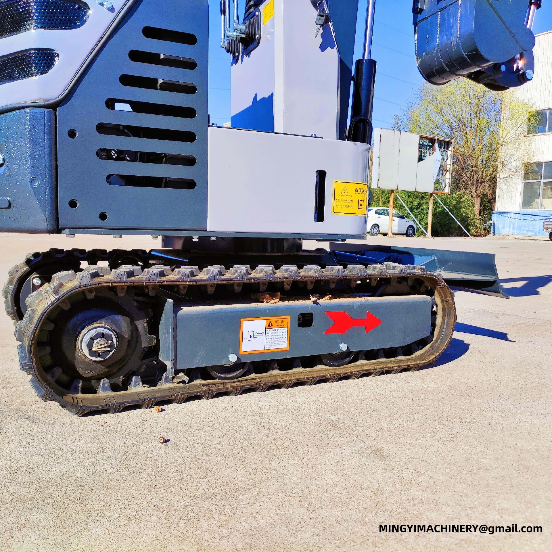 mini excavator for road repair