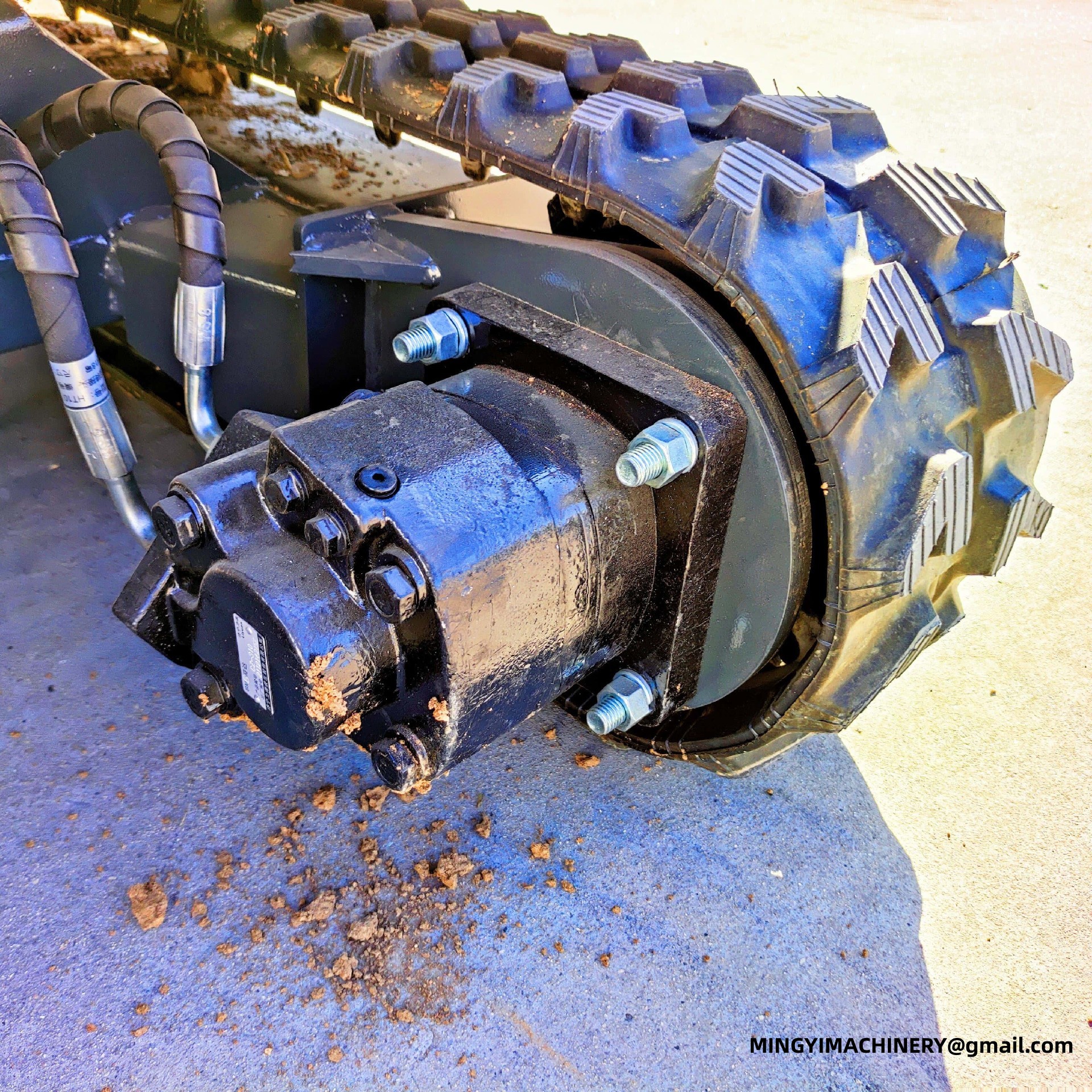 mini excavator for road repair