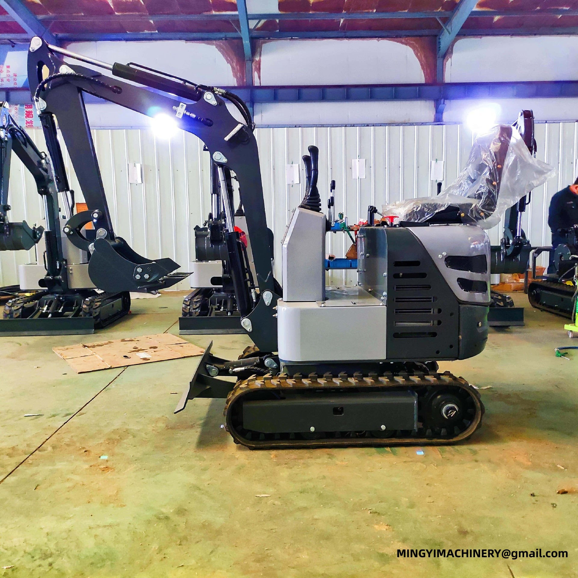 tracked mini excavator