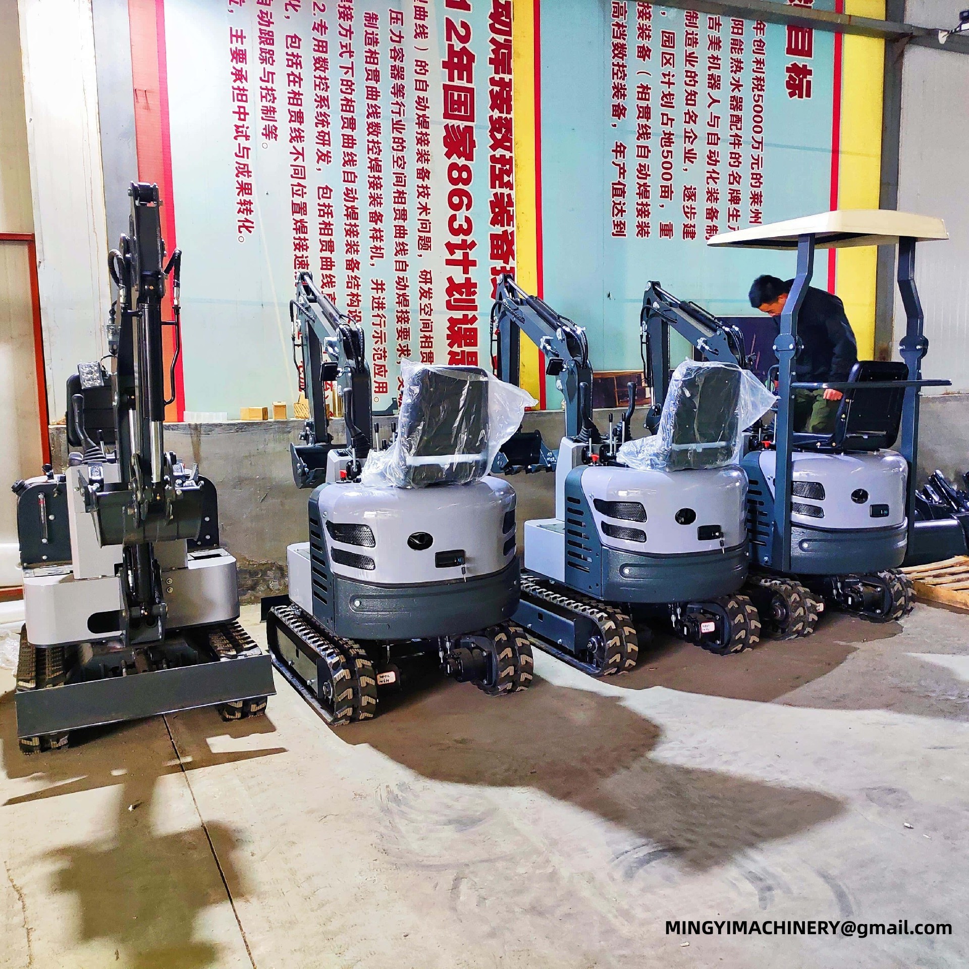 tracked mini excavator