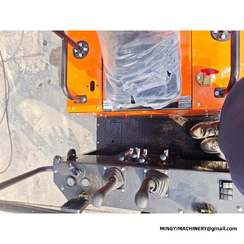 tracked mini excavator