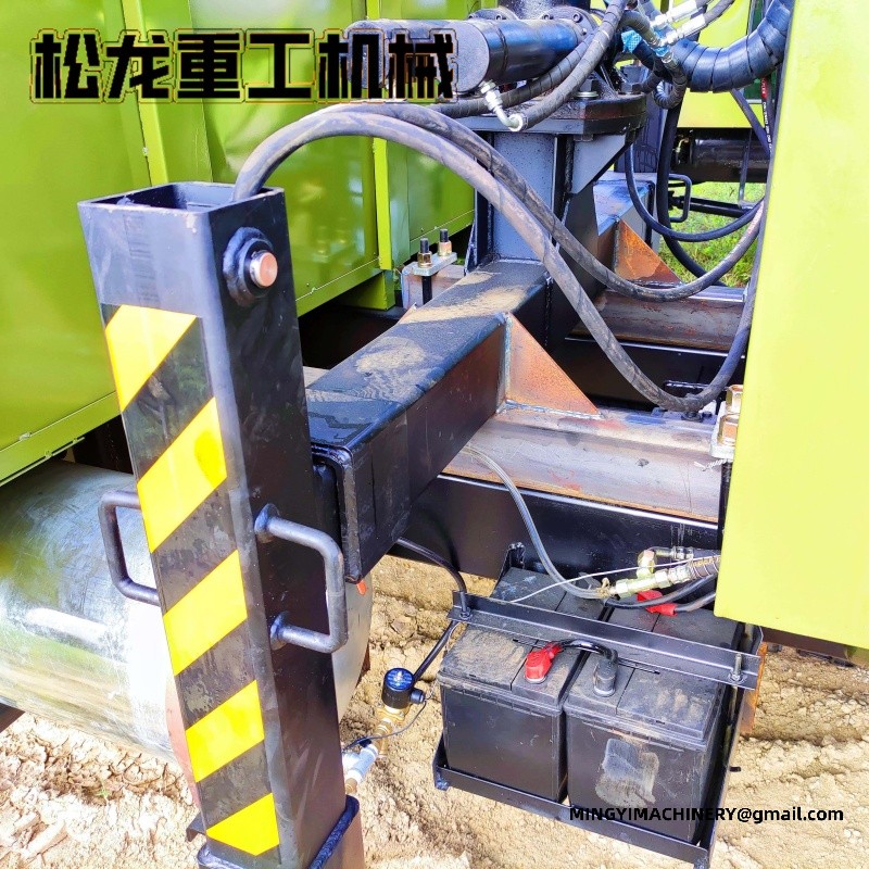 4WD forestry transport vehicle with log grab