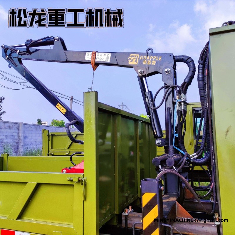 4WD forestry transport vehicle with log grab