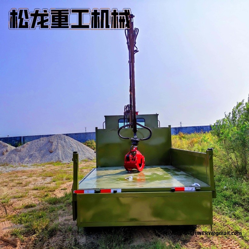 4WD forestry transport vehicle with log grab