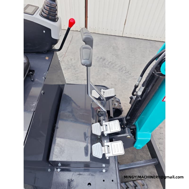 Mini tracked excavator