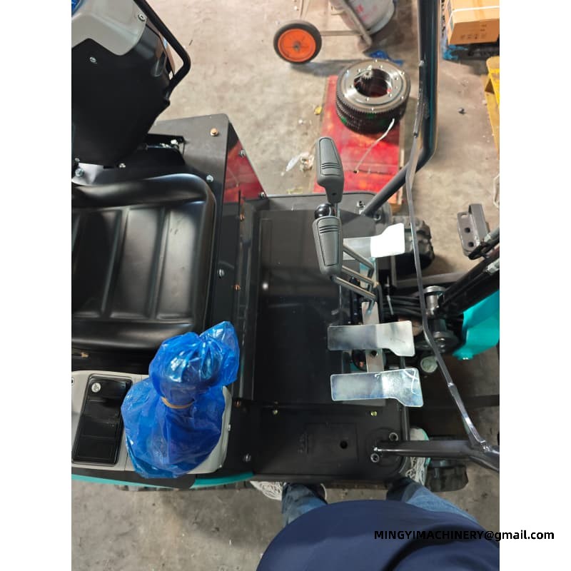 Lightweight Mini Digger for Backyard Digging Work