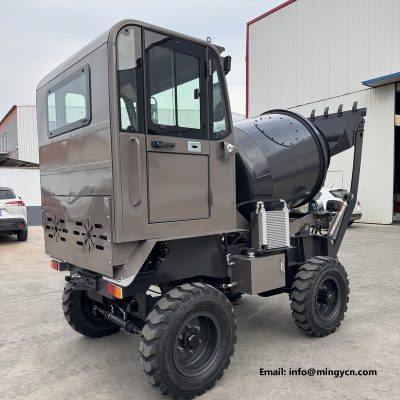 0.8m3 4WD Self Loading Mixer with Operator Cab: Weather Protection