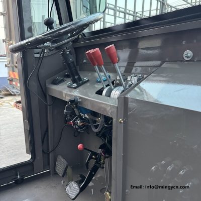0.8m3 4WD Self Loading Mixer with Operator Cab: Weather Protection