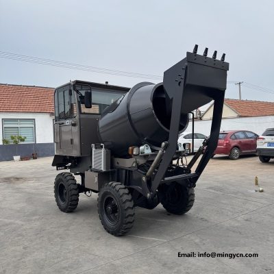 0.8m3 4WD Self Loading Mixer with Operator Cab: Weather Protection